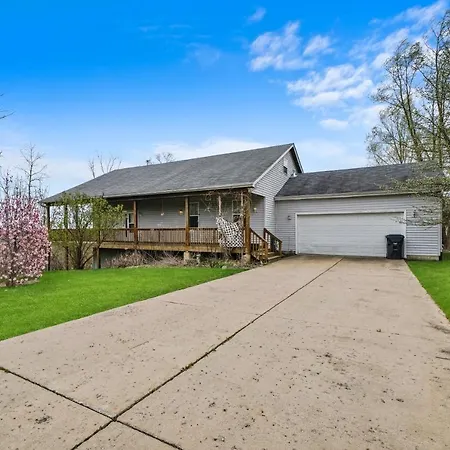 Beautiful Home In Beach Park Il